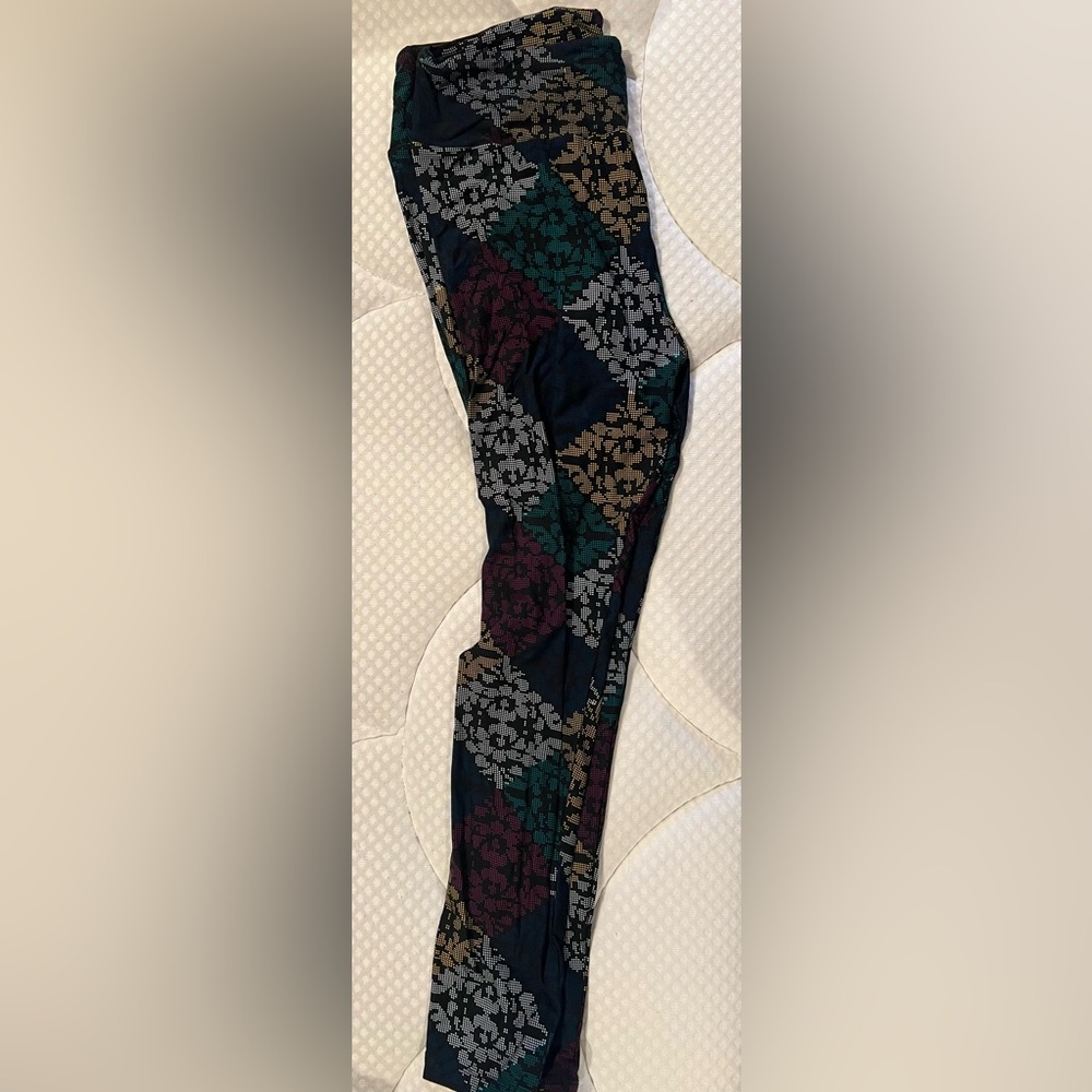 Talk and curvy lularoe leggings